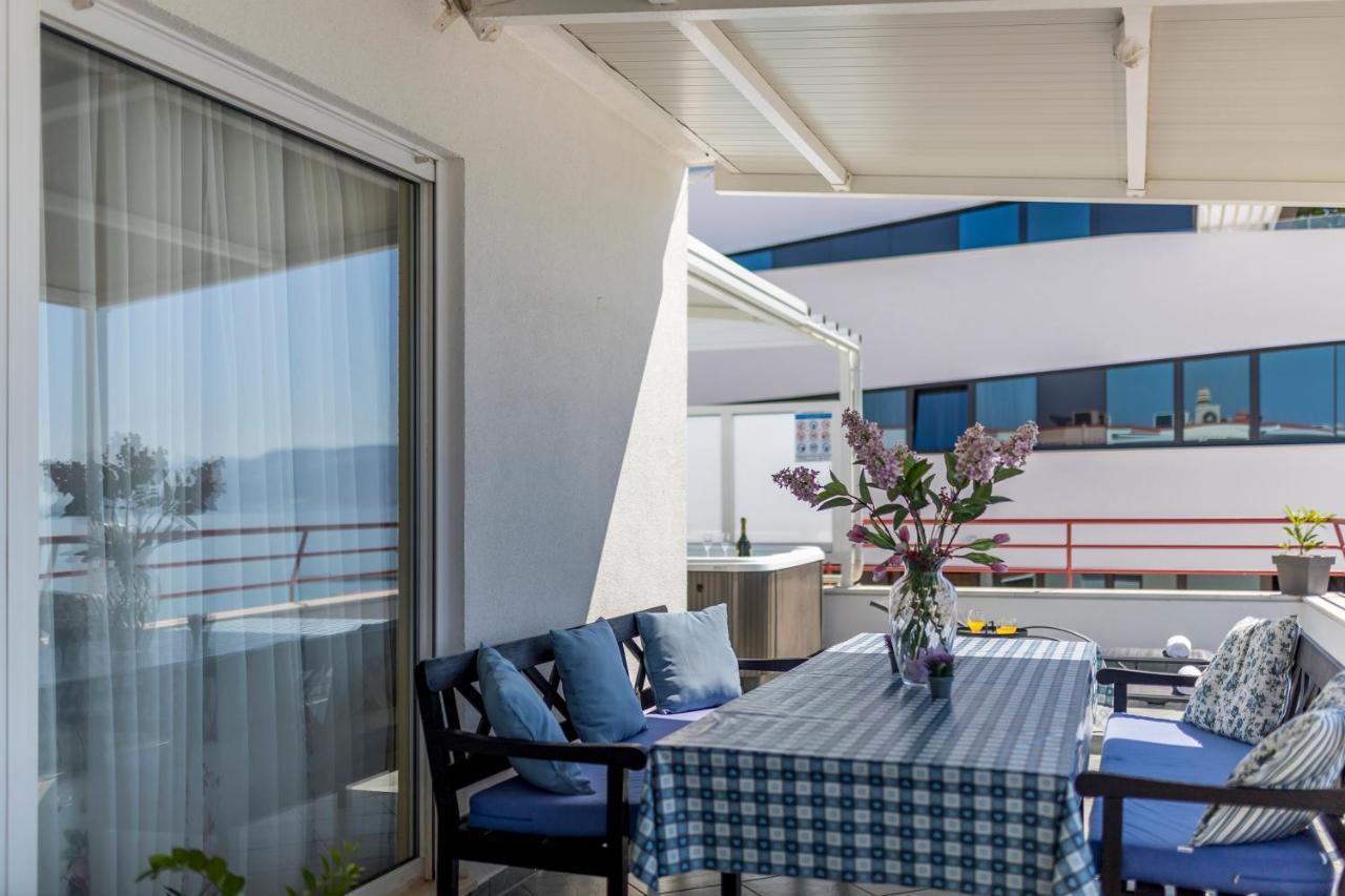 Seaside Penthouse With Hot Tub Sky Living Apartment Split Exterior photo