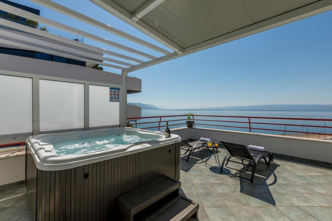 Seaside Penthouse With Hot Tub Sky Living Apartment Split Exterior photo