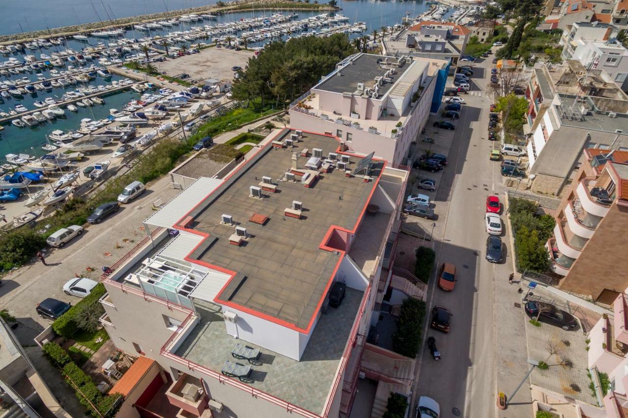 Seaside Penthouse With Hot Tub Sky Living Apartment Split Exterior photo