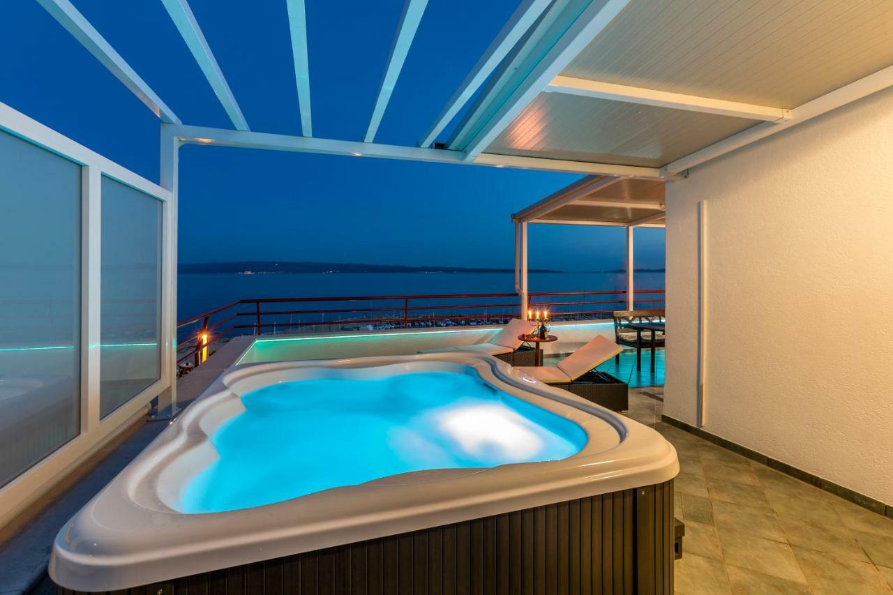 Seaside Penthouse With Hot Tub Sky Living Apartment Split Exterior photo